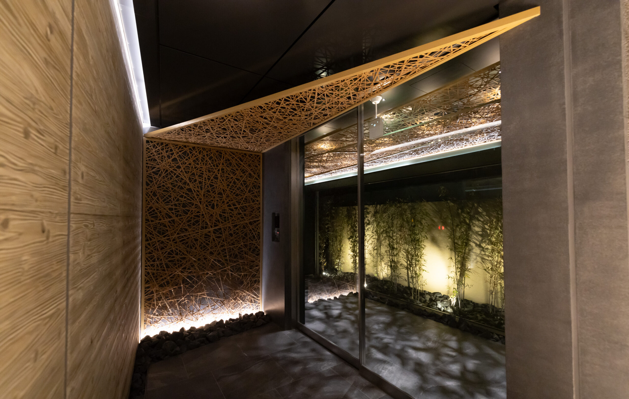 晒竹ランダム編み【三浦総業株式会社本社】